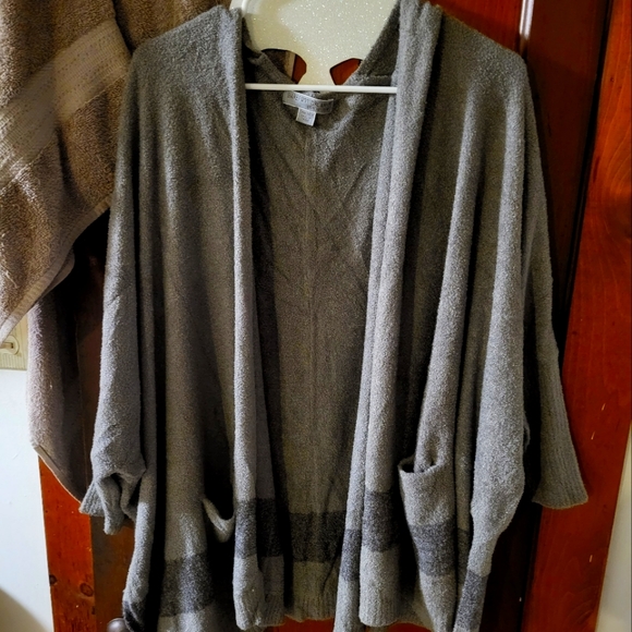 Barefoot dreams cozy cardigan.